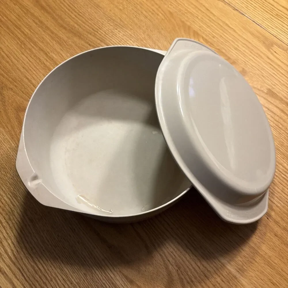 Lot Anchor Hocking Microware 5 Qt Dutch w/lid + Misc. Muffin And Bundt Pan